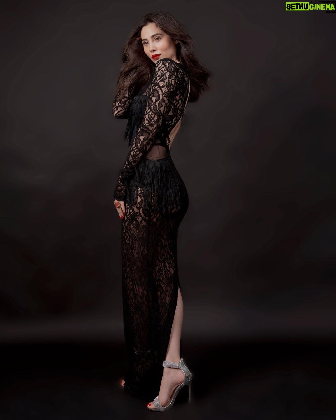 Zara Khan Instagram - Life is too short to wear boring dresses. 💋💄 . . . #styled by @hitendrakapopara ( Team @tanyakalraaa @nidhi_harsora21 ) #outfit @zeenazaki #necklace @rubans.in @oakpinionpr #photographer @milind_misal #hairstylist @ashisbogi #makeupartist @safasheikhbeauty
