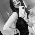 Zara Khan Instagram - "Just me, myself, and a #selfie 💗