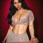 Zara Khan Instagram - #deewani 🥞🧇🍟 . . . #styling @hitendrakapopara Assisted by @tanyakalraaa #outfit @dishapatilpretcouture #jewelry @swabhimannjewellery #photography @milind_misal #makeupartist @safasheikhbeauty #hairstylist @little_hair_poetry