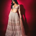 Zara Khan Instagram - 🩸 . . . #styling @hitendrakapopara Assisted by @tanyakalraaa #outfit @dishapatilpretcouture #photography @milind_misal #makeupartist @safasheikhbeauty #hairstylist @little_hair_poetry