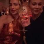 Zara McDermott Instagram - the best dinner with the best girls and a hint of sparkle ✨🩷 @lorealparis #makeup Courchevel, Rhone-Alpes, France