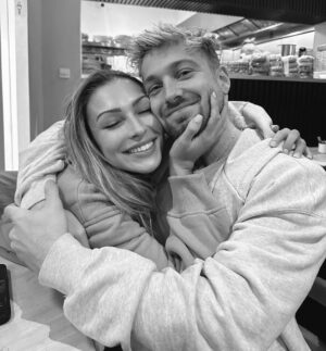 Zara McDermott Instagram - HES GONE DOWN UNDER !!! 🦘🇦🇺🌏 the rumours were true, I am so proud of you and so excited for you and for this adventure. I cannot wait to watch you every single night and be supporting you every step of the way. ❤️ p.s. can we all please vote for Sam to do one of the eating challenges?? I think it would make great entertainment considering how squeamish he is 😂😅