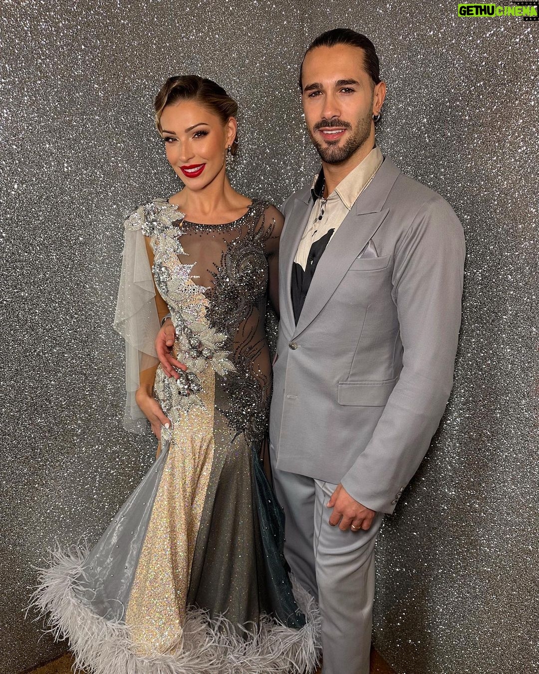 Zara McDermott Instagram - Feeling VINTAGE for tonight’s show. ✨ hoping that you all love our dance as much as we are going to love performing it for you. 🤍💃🏼 we can’t contain our excitement 🥺❤️ Strictly Studio at Elstree