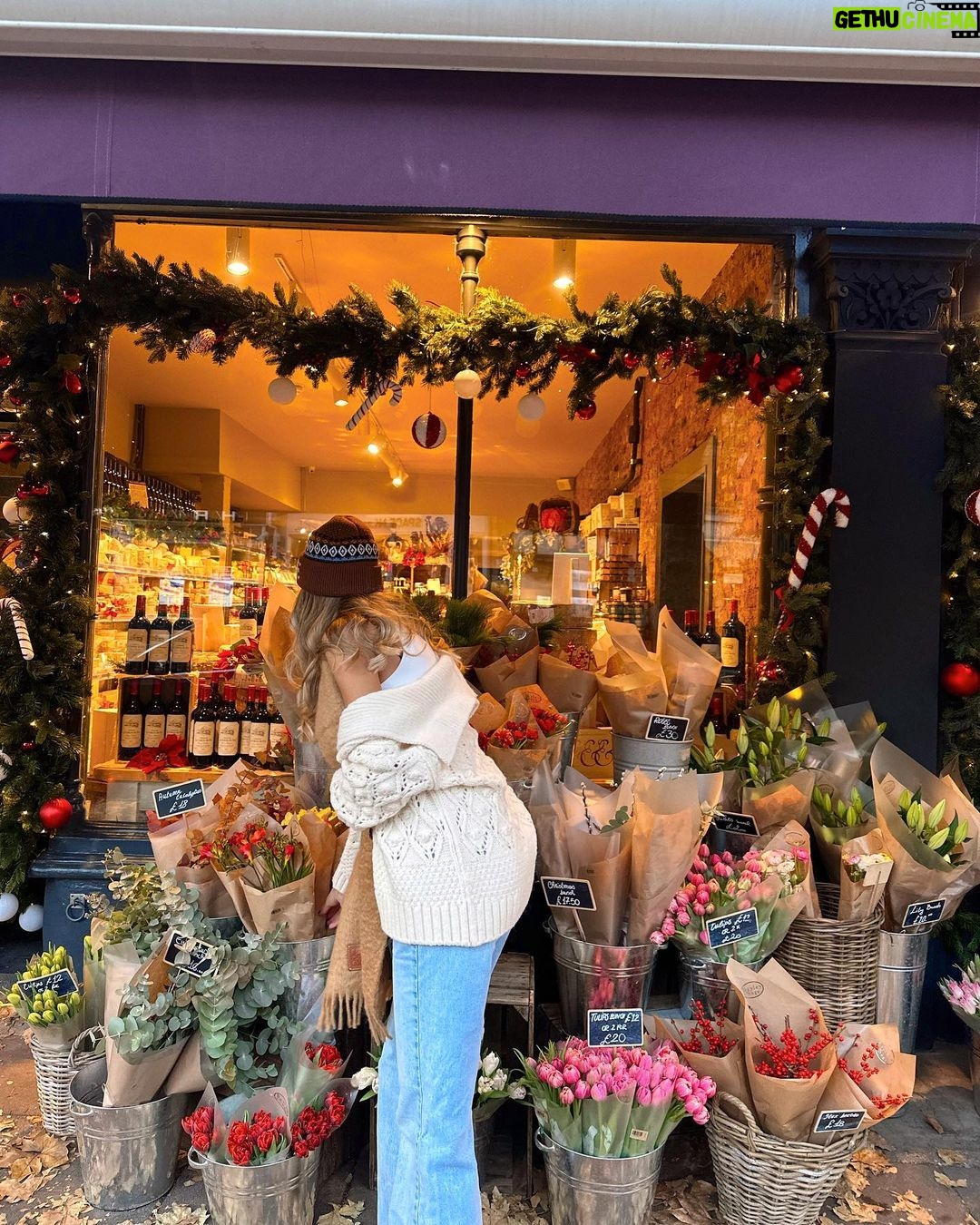Zara McDermott Instagram - winter things ππ€π§£π«Άπ»π² London, United Kingdom