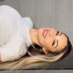 Zara McDermott Instagram – My go to clean girl skin / makeup look 🤍☁️✨ products used:
BeautyPie depuffing eye patches
La Mer treatment lotion
Medik8 Hydr8 B5 Intense
Skinceuticals C E Ferulic
L’Oreal Hylauronic Eye Serum
La Mer Eye Cream
Bobbi Brown Vitamin Enriched Face Base
L’Oreal Revitalift SPF
Laneige Lip Mask – Chocolate
L’Oreal Prime Lab pore minimiser primer
L’Oreal True Match Serum – shade 4-5
L’Oreal Infallible Concealer – Vanilla
Westman Atelier Contour Stick – Truffle
Rare Beauty Blush – Happy
KVD Loose Setting Powder
Hourglass Ambient Light Palette
NYX Brow Pencil – ash brown
Tweezerman lash curler – rose gold
L’Oreal Paradise Lash Mascara
Rimmel London Scandaleyes – brown
Lancome liquid liner – brown
Charlotte Tilbury Lip Cheat liner – pillowtalk
Kylie Cosmetics Butter Balm – Kylie
L’Oreal Paradise Balm In Lipstick – Nude Heaven
I cannot wait for the new Sol De Janeiro products to launch in January… 💜