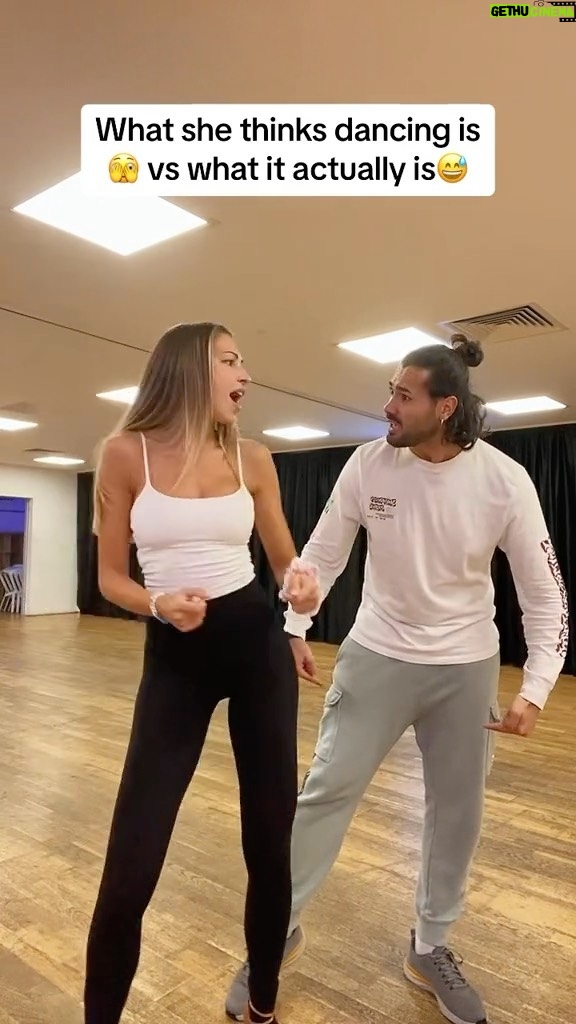Zara McDermott Instagram - Do you think she gonna be any good? π« π€ #strictly #graziara ππΊπ»