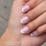 Zara McDermott Instagram – for my simple girlies … who hate their nails being too long 😂💕 #nailart #nails #nailsofinstagram #chromenails 🤍💅🏼