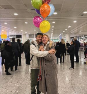 Zara McDermott Instagram - She brought balloons 😂🥹 Reunited with the love of my life. What a trip, what a lucky guy I am 🥹❤️❤️❤️ spot an awkward Pete 😂