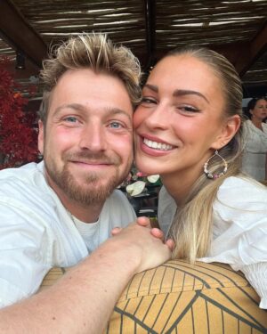 Zara McDermott Instagram - ❤️HAPPY BIRTHDAY SAMMY❤️ You have taught me not to take life too seriously. You have taught me that laughter is the best medicine, always. You seriously are one in a million in every single way. I really don’t know what I’d do without you… I absolutely adore you beyond words. Love you endlessly 💕✨🤍 (swipe for my favourite video ever 😂)