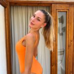 Zara McDermott Instagram - oh hello new series… 🧡🎥 & best believe on every break I have I’m throwing on my swimming costume and catching some rays 🤣 excited to spend the summer here… I’ve dreamt of doing a project like this since I was 15! I can’t believe it’s happening!