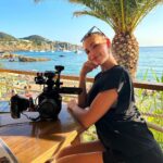 Zara McDermott Instagram - oh hello new series… 🧡🎥 & best believe on every break I have I’m throwing on my swimming costume and catching some rays 🤣 excited to spend the summer here… I’ve dreamt of doing a project like this since I was 15! I can’t believe it’s happening!