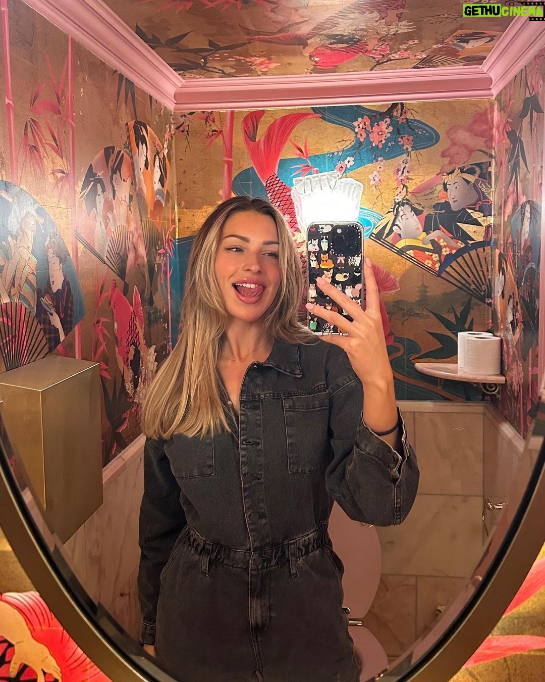 Zara McDermott Instagram - my weekend💕🍦 London, United Kingdom