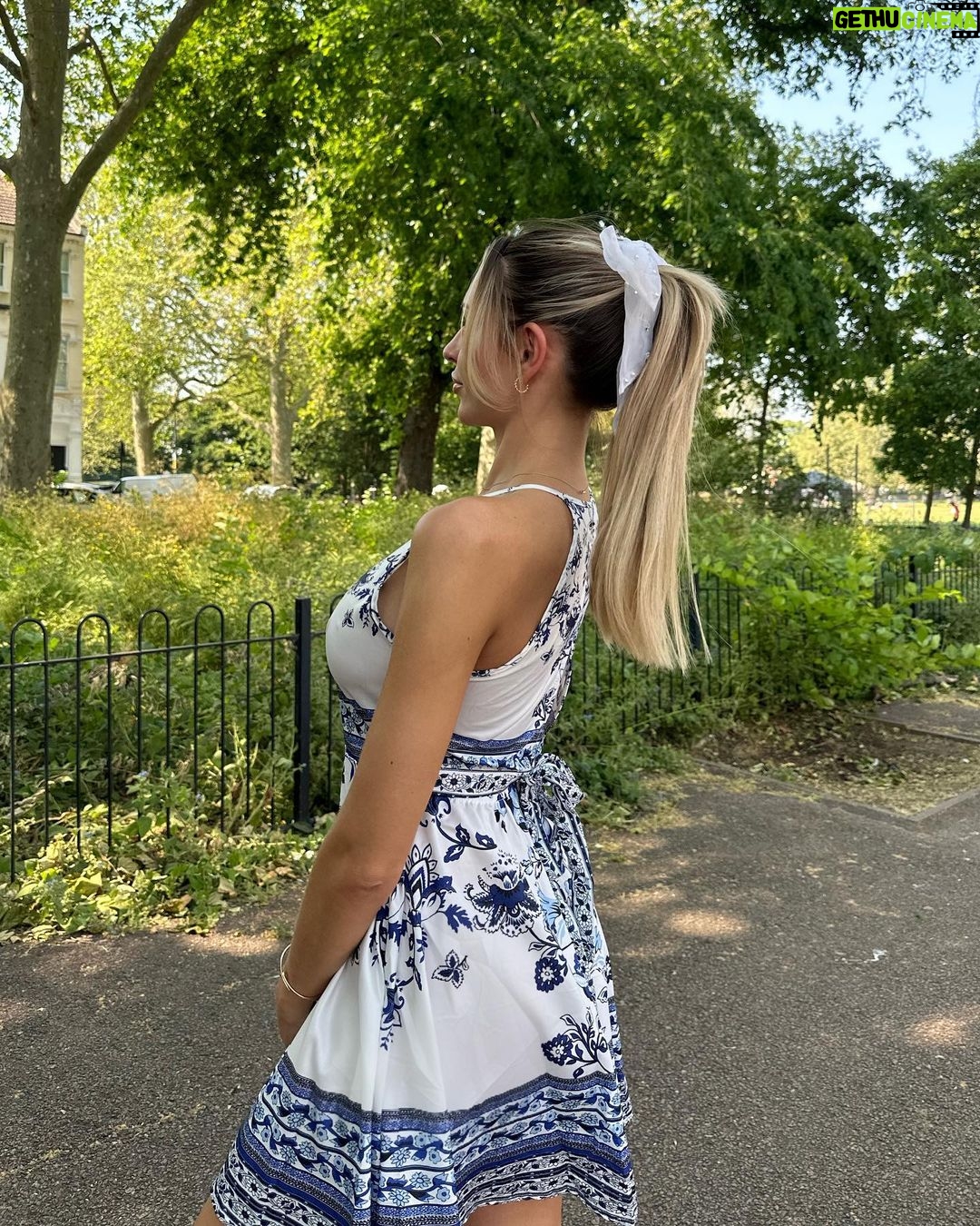 Zara McDermott Instagram - my weekend💕🍦 London, United Kingdom
