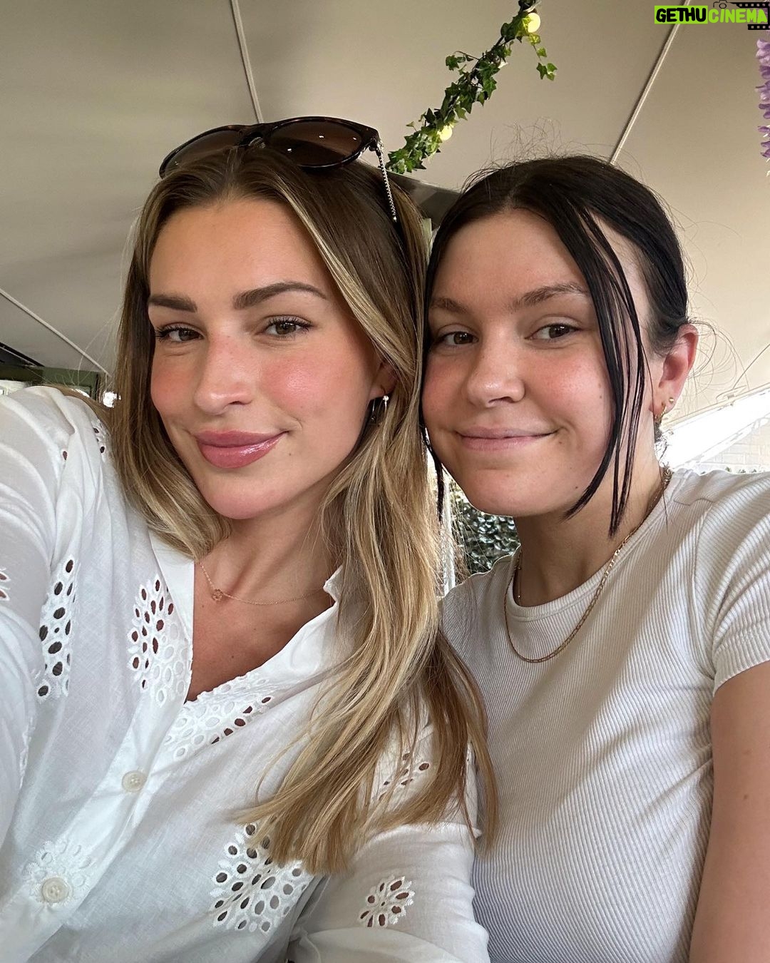 Zara McDermott Instagram - my weekend💕🍦 London, United Kingdom
