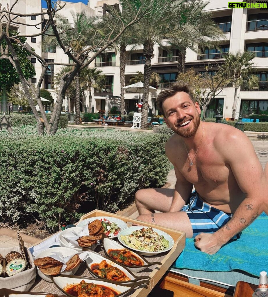 Zara McDermott Instagram - pasta, sun and love ❤️ what more could I ask for 🥹 swipe to the last slide to see my (grumpy) light tester 😂😭 Jumeirah Al Naseem