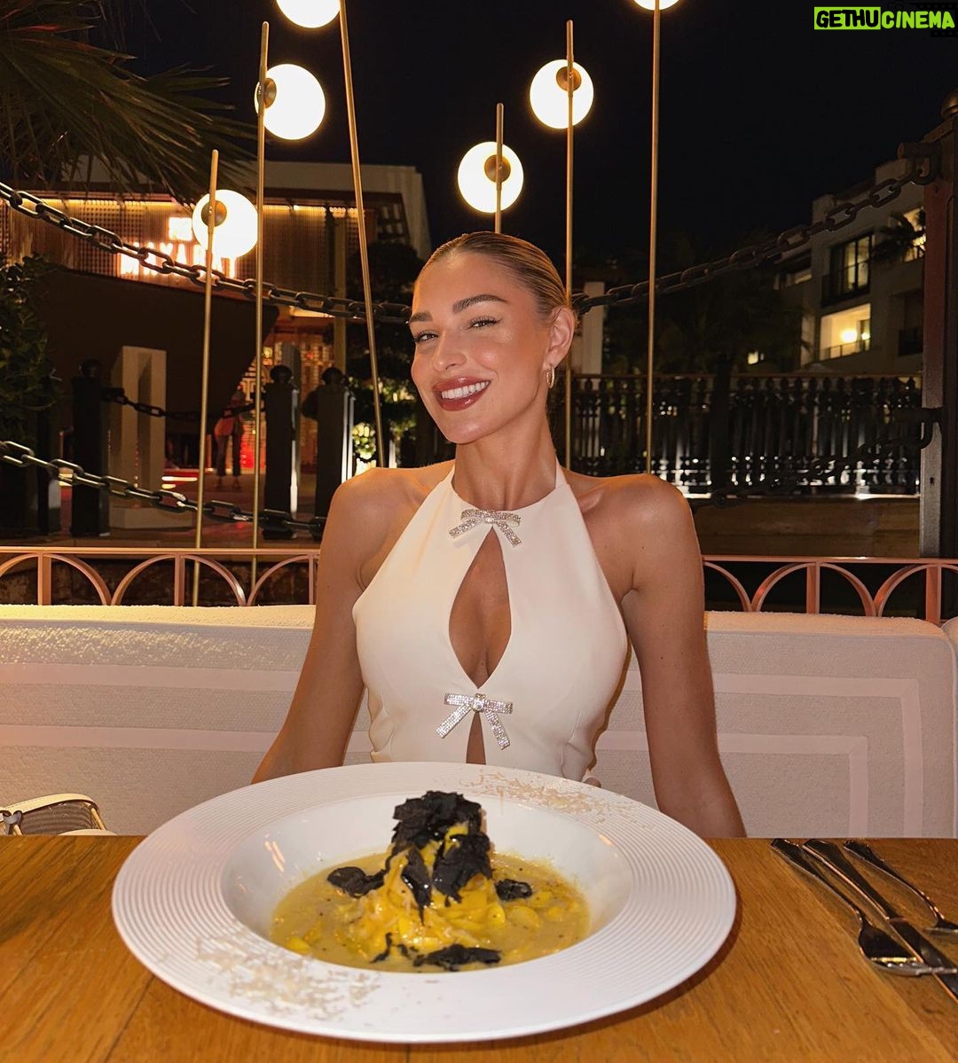 Zara McDermott Instagram - pasta, sun and love ❤️ what more could I ask for 🥹 swipe to the last slide to see my (grumpy) light tester 😂😭 Jumeirah Al Naseem