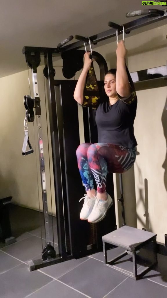 Zareen Khan Instagram - 🏋🏻‍♀ #MondayMotivation #Gym #Workout #WeightTraining #Lift #StrongIsSexy #ZareenKhan