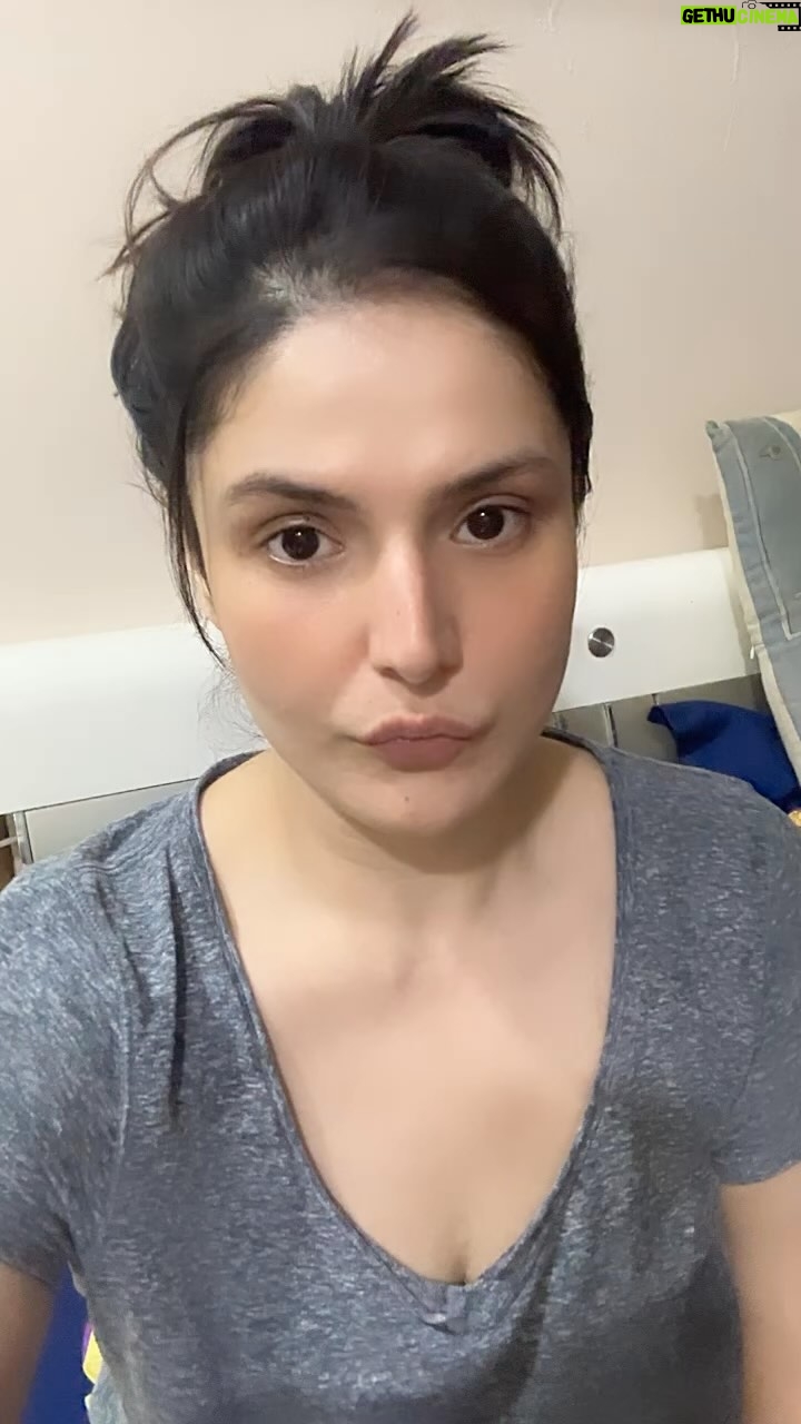 Zareen Khan Instagram - And after doing all this , if the person still shows interest in you …. RUN IN THE OPPOSITE DIRECTION ! Bcoz chances are that he/she is a bigger Psycho than you 🤣 #JustForLaughs #Reels #ZareenKhan