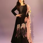 Zareen Khan Instagram - ‘May be you are searching among the branches , for what only appears in the roots !’ - RUMI. Outfit @rozinavishraam Jewellery @⁩the_jewel_gallery Styled by @hitendrakapopara Style team @tanyakalraaa Style intern @nidhi_harsora21 Photography by @sjframes Makeup @niccky_rajaani Hair @shab_qureshi786 #Umang2023 #ZareenKhan