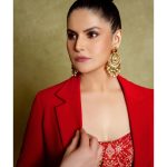 Zareen Khan Instagram - “𝕾𝖍𝖊 𝖚𝖓𝖑𝖊𝖆𝖘𝖍𝖊𝖉 𝖍𝖊𝖗 𝖎𝖓𝖓𝖊𝖗 𝖌𝖔𝖉𝖉𝖊𝖘𝖘 & 𝖇𝖊𝖈𝖆𝖒𝖊 𝖙𝖍𝖊 𝖜𝖔𝖒𝖆𝖓 𝖍𝖊𝖗 𝖘𝖔𝖚𝖑 𝖐𝖓𝖊𝖜 𝖘𝖍𝖊 𝖈𝖔𝖚𝖑𝖉 𝖇𝖊.” - ᴍɪᴄʜᴇʟʟᴇ ꜱᴄʜᴀꜰᴇʀ. Outfit - @richaranawat @style__inn Jewellery - @gehnajewellers1 HMU - @harryrajput64 Styled by - Me 💁🏻‍♀️ 📸 - @theabhivalera #Filmfare #FilmfareAwards2024 #ZareenKhan