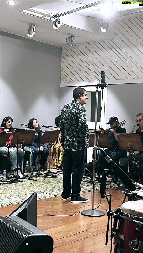 Zeca Pagodinho Instagram - Ensaiando pro show de 40 anos de carreira ! Cia. dos Técnicos Studios
