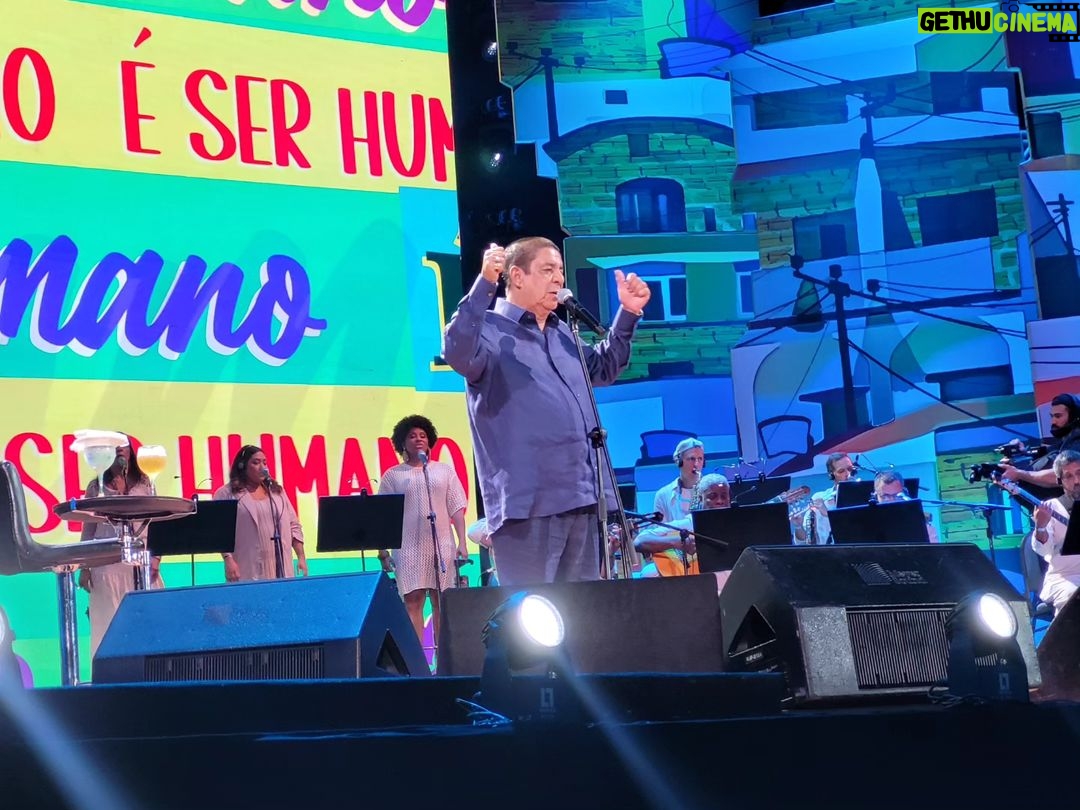 Zeca Pagodinho Instagram - COMEÇOUUUU!!!! Vem celebrar com o Zeca!!!! 🥂🥁😍🎶✨️