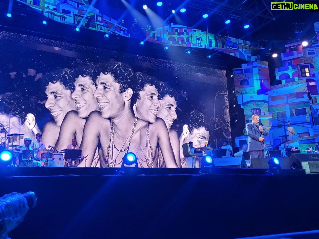Zeca Pagodinho Instagram - COMEÇOUUUU!!!! Vem celebrar com o Zeca!!!! 🥂🥁😍🎶✨️