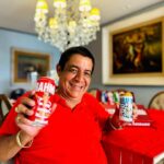 Zeca Pagodinho Instagram - O carnaval já começou e queria puxar um brinde com a @brahmacerveja que tirou sua fantasia e está homenageando as escolas de samba do grupo especial do Rio de Janeiro! #CarnaBrahma #BebaComModeraçao #Publi