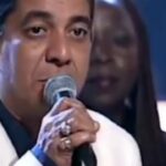 Zeca Pagodinho Instagram - Um clássico em 3 versões! 🎶✨ "Coração em Desalinho" é uma composição dos saudosos Monarco e Ratinho, que fez parte do disco de estreia do Zeca Pagodinho, lançado lá em 1986! Essa canção marcou não só a carreira do artista como a história do samba! Nada como estar num show do Zeca, fechar os olhinhos, levantar as mãos e cantar "Fooooi meeeeu maaaal..."! 😍😅 Quem aí vai fazer parte dessa plateia no show do Engenhão, dia 4/2? Os ingressos estão à venda em ZecaPagodinho40anos.com.br! #ZecaPagodinho