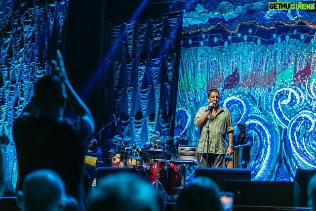 Zeca Pagodinho Instagram - A Turnê “Mais Feliz” chegou ao fim, nessa sexta-feira em SP, com chave de ouro! Lotação esgotada numa noite emocionante! Foram mais de dois anos na estrada, levando o samba para o Brasil e o mundo! Valeu grandão cada fã que esteve conosco nos shows, a banda Muleke, equipe técnica e de produção e todas as casas por onde passamos! Agora é descansar e voltar com show novo da nova turnê “Zeca Pagodinho 40 anos”, que estreia dia 4 de fevereiro, no Estádio do Engenhão no RJ!!! Já garantiu seus ingressos??? 📸 @giuperavisual Vibra São Paulo