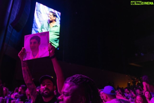 Zeca Pagodinho Instagram - A Turnê “Mais Feliz” chegou ao fim, nessa sexta-feira em SP, com chave de ouro! Lotação esgotada numa noite emocionante! Foram mais de dois anos na estrada, levando o samba para o Brasil e o mundo! Valeu grandão cada fã que esteve conosco nos shows, a banda Muleke, equipe técnica e de produção e todas as casas por onde passamos! Agora é descansar e voltar com show novo da nova turnê “Zeca Pagodinho 40 anos”, que estreia dia 4 de fevereiro, no Estádio do Engenhão no RJ!!! Já garantiu seus ingressos??? 📸 @giuperavisual Vibra São Paulo
