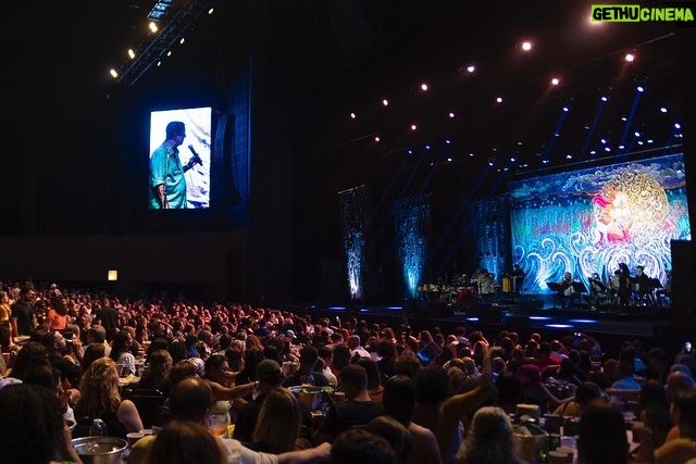 Zeca Pagodinho Instagram - A Turnê “Mais Feliz” chegou ao fim, nessa sexta-feira em SP, com chave de ouro! Lotação esgotada numa noite emocionante! Foram mais de dois anos na estrada, levando o samba para o Brasil e o mundo! Valeu grandão cada fã que esteve conosco nos shows, a banda Muleke, equipe técnica e de produção e todas as casas por onde passamos! Agora é descansar e voltar com show novo da nova turnê “Zeca Pagodinho 40 anos”, que estreia dia 4 de fevereiro, no Estádio do Engenhão no RJ!!! Já garantiu seus ingressos??? 📸 @giuperavisual Vibra São Paulo