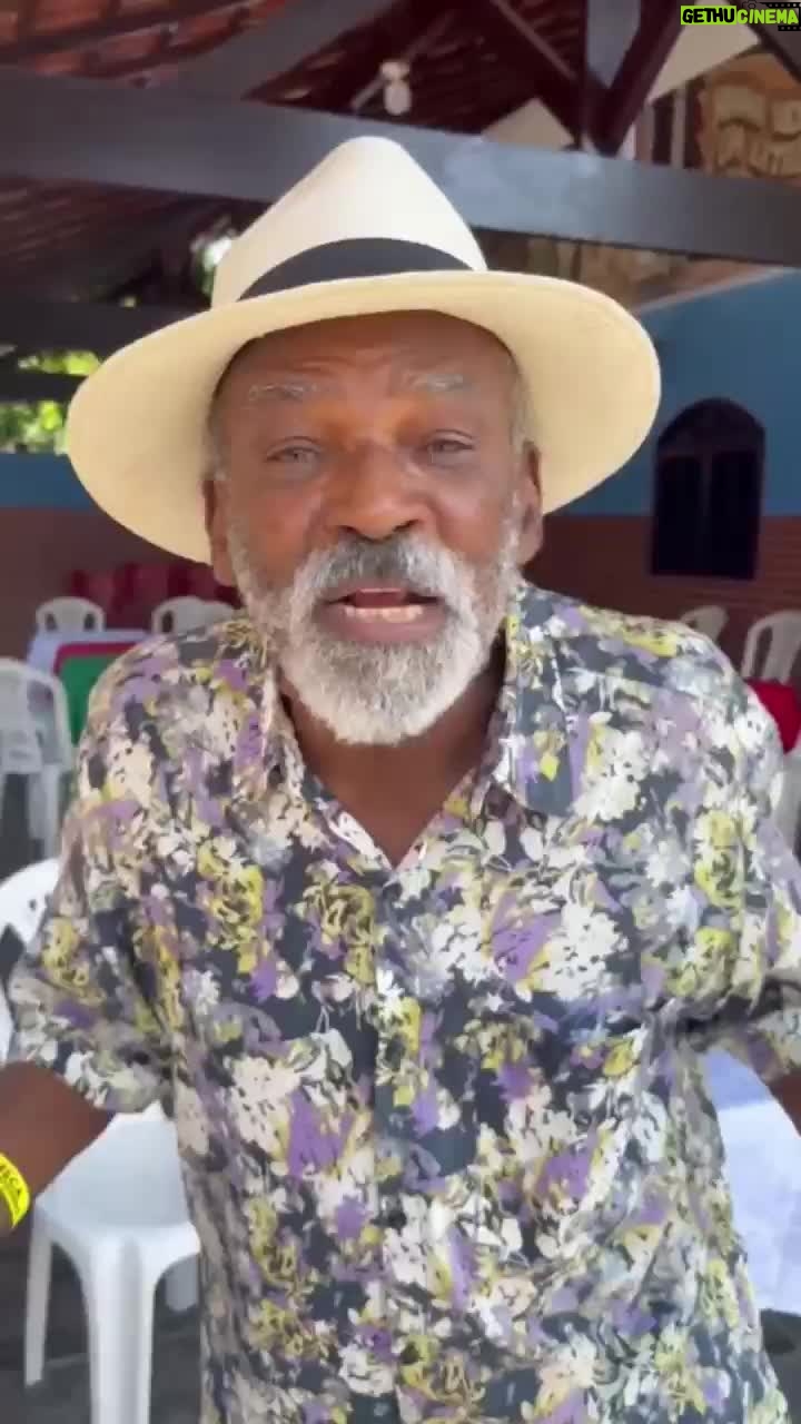 Zeca Pagodinho Instagram - Lembrança de um dia super bacana através do carinho do amigo @antoniopitanga! No vídeo, gravado em setembro passado, cenas da inauguração da estátua do Zeca Pagodinho em seu lugar favorito no mundo: Xerém! 💙 #ZecaPagodinho