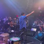 Zeca Pagodinho Instagram – ¡Barcelona, gracias! Muito obrigado, valeu grandão! Que público incrível, que energia esse show! A turnê está quase acabando, já estamos com saudades! 
Próximo e último show, Genebra na Suíça, domingo! Sala Apolo