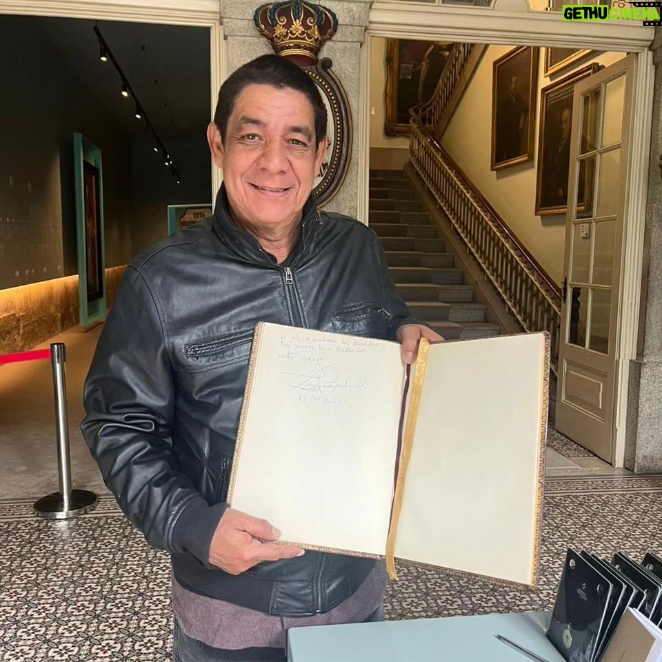 Zeca Pagodinho Instagram - Um passeio pelo Porto, em Portugal, antes da apresentação de hoje! 🇵🇹 Daqui a pouco tem Zeca Pagodinho no Coliseu Porto Ageas! Vai ser bom demais!! ✌️😍 #ZecaPagodinho #Porto Porto - Portugal
