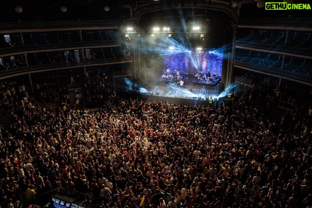 Zeca Pagodinho Instagram - Lisboa! Que showzaço! Que energia! Começamos a turnê europeia com o pé direito! Muito obrigado! Próxima parada…Londres! Últimos ingressos disponíveis! Últimos mesmo, está quase esgotando! Viva!!! É a força do samba brasileiro pelo mundo! ✨TURNÊ EUROPA 2023✨ 🥁 09.10 - Londres / Inglaterra - Barbican 🥁 12.10 - Milão / Itália - Alcatraz 🥁 15.10 - Porto / Portugal - Coliseu Porto Ageas 🥁 19.10 - Barcelona | Espanha - Sala Apolo ⚠️ESGOTADO⚠️ 🥁 22.10 - Genebra | Suíça - Palladium Garanta seus ingressos no link dos stories! 📸 @bapsafotography e @grupochiado