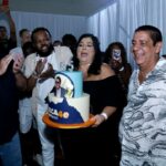 Zeca Pagodinho Instagram – Comemorar os 65 anos de vida e 40 de carreira na mesma data no Engenhão, foi muita emoção! #Tbt 😍 

Confira alguns momentos dos bastidores daquela noite inesquecível! 

Teve bolo de parabéns pro Zeca Pagodinho com a presença dos amigos queridos e da família! Foi bom demais!

📸 @veradonato