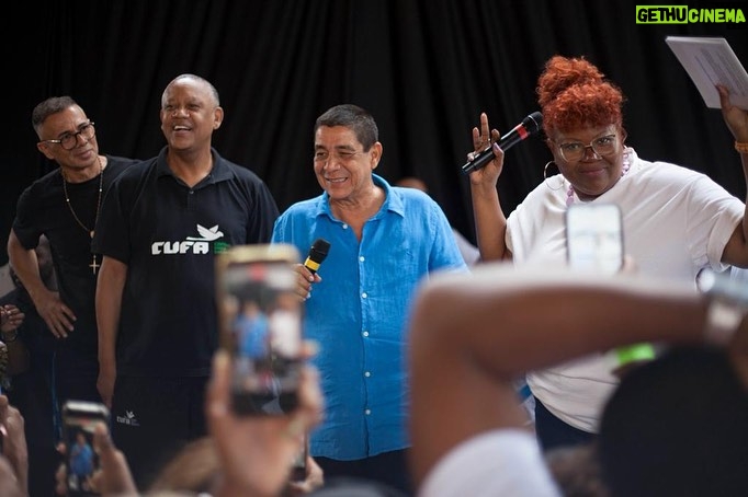 Zeca Pagodinho Instagram - Valeu grandão @cufabrasil ! Valeu grandão @cufario ! Uma honra ser homenageado no #DiadaFavela ! Viva a potência das favelas ! 📷 Marcelo Dias / Cufa