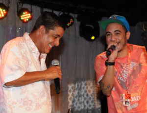 Zeca Pagodinho Instagram - Hoje é dia do @marcelod2, amigo querido do Zeca Pagodinho! Que esse novo ano venha com muita música, alegria e saúde! 😊⠀
⠀
Valeu grandão, D2!!! 👊🏽⠀
⠀
⠀