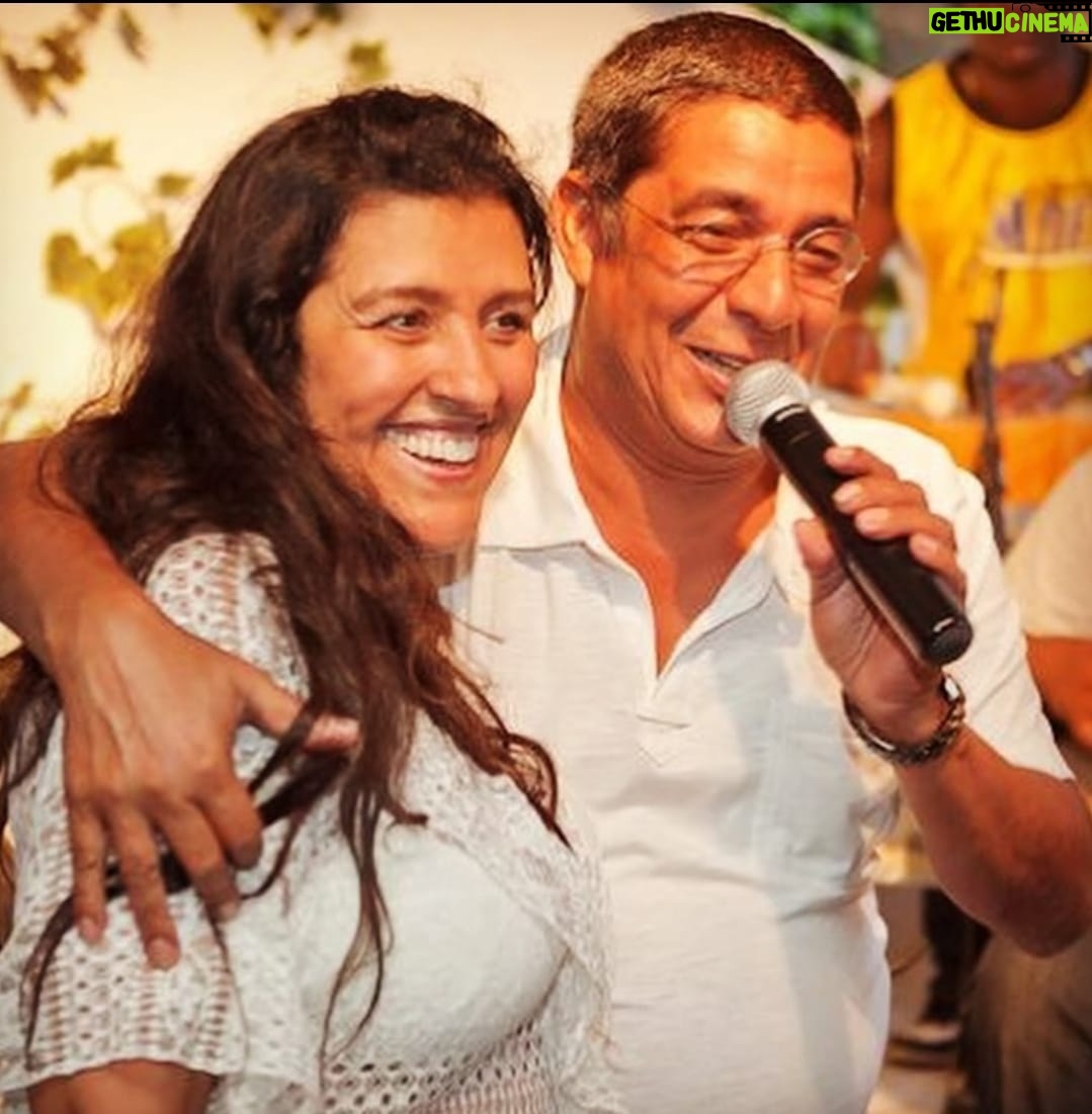 Zeca Pagodinho Instagram - Um lindo aniversário a essa amiga-irmã tão querida: @reginacase!!! 💙✨ Regina, que seu novo ano seja repleto de alegrias, saúde, realizações e muuuuito axé! Viva Regina! Viva a amizade! #case70