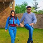Zeel Joshi Instagram - Tame Badnam Bau Karya Re ..Ame Toy Famous Thaya Re..😄 . . . . @zeel_joshii #zeeljoshi #trendingreels #dancer #dance #singer #actress #foryou #fyp