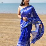 Zeel Joshi Instagram - #SareeLover 😍 . . . . . . @zeel_joshii #zeeljoshi #trending #explorepage #fy #newpost #shyari #saree #sareelover
