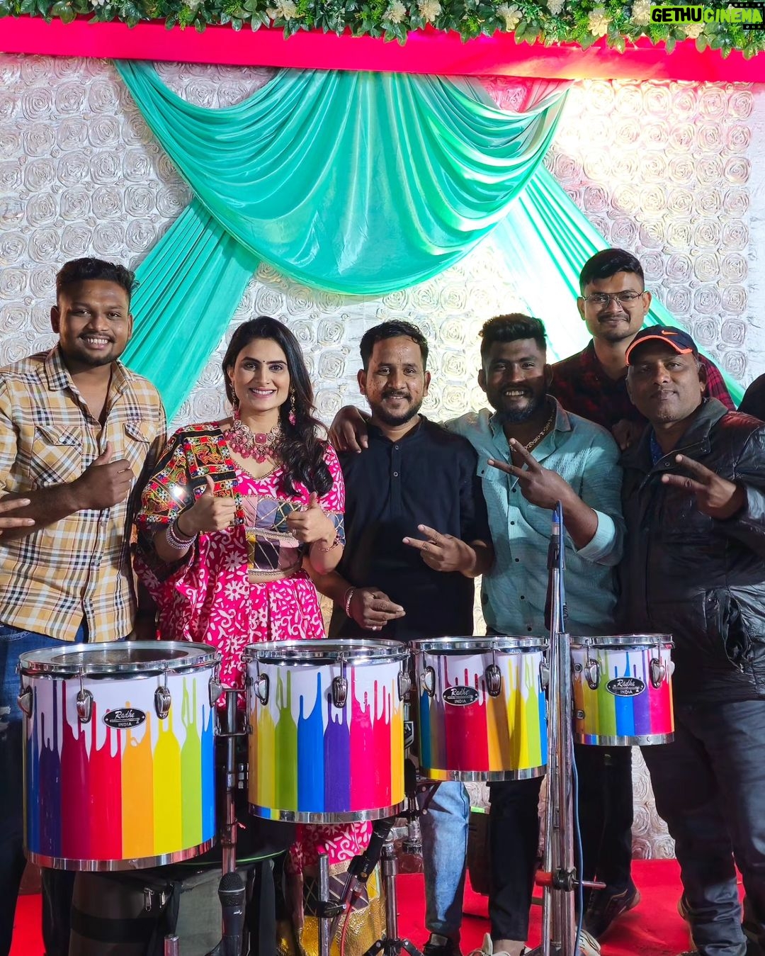 Zeel Joshi Instagram - Teamwork makes the dream work.. 😍 #about #lastnight #show @zeel_joshii #zeeljoshi
