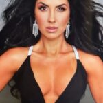 Zezé di Camargo Instagram - Ainda bem que vc apareceu!!! @gracielelacerdaoficial covarde é aquele que deixa de falar ou escrever, preocupado com o que os outros vão pensar.