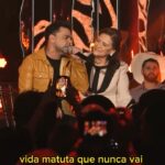 Zezé di Camargo Instagram – 🌾🎶 Assista Agora no meu canal no @youtubebrasil mais um vídeo do meu projeto ‘Zezé Di Camargo Rústico Ao Vivo Em São Paulo’ e dessa vez de uma canção muito especial: #CaipiraNato. E como surpresa, a presença da minha amada mãe @helena_s_camargo no palco, tornando esse momento ainda mais inesquecível. Essa música traduz um pouco da vida no campo, na roça. A vida sertaneja que tanto amo e vivi ao lado da minha família e do meu grande pai Francisco Camargo! Impossível não lembrar das minhas raízes e da minha história! 🤠✨ #ZezeDiCamargo #Rustico