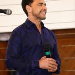 Zezé di Camargo Instagram - Ontem foi uma noite especial!!! Primeiro leilão que eu como embaixador, participei em prol do @hcfranciscocamargo de Goiás. Tivemos um faturamento maravilhoso e com certeza vai ajudar mto na conclusão da construção do hospital q está nascendo apenas pra atender quem precisa. Obrigado a todos!!!! 📸 @agenciabrazilnews