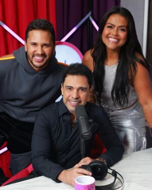 Zezé di Camargo Instagram - Chama a familia que hoje o @podcats ta DEMAIS ❤️ @zezedicamargo ao vivo agora com a gente .. bora pro ao vivo! 🙌🏽