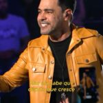 Zezé di Camargo Instagram – 🎬 ASSISTA AGORA! Mais um vídeo oficial do meu projeto Zezé Di Camargo Rústico Ao Vivo em São Paulo e dessa vez da música #NoDiaEmQueSaiDeCasa já disponível no meu canal no YouTube. Essa música tem uma história muito forte e embalou o filme que conta a minha história e a do meu irmão, a história da dupla Zezé Di Camargo e Luciano. O filme quebrou recordes de bilheteria no Brasil, sendo assistido por mais de 5,3 milhões de pessoas. Impossível eu não amá-la e me emocionar! Assistam, curtam, comentem e compartilhem muito! Vamos nessa!! 🎶🤠 #ZezeDiCamargo #Rustico