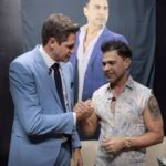 Zezé di Camargo Instagram – Essa foi noite mais que especial, onde  fiz  esse show beneficente para a fundação @lancedegala do meu amigo @edmilsonoficial . Foi muito bom poder ajudar! Não canso de dizer que  somos privilegiados, então podemos e devemos ajudar aqueles que não tiveram a mesma sorte que nós na vida! Valeu @edmilsonoficial pela iniciativa e estamos sempre aqui sempre a disposição para ajudar. 
Realmente foi uma noite  muito especial. 
Além do show lindo e lotado o resultado final foi  muito bom para as pessoas que realmente precisam!!!