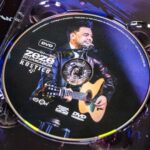 Zezé di Camargo Instagram - 🎉 Promoção Especial 🎉 Quer ser um dos 5 privilegiados a terem em mãos 1 (uma) edição numerada e exclusiva? Siga os passos e cruze os dedos! 🍀 Como participar: 1️⃣ Siga: @zezedicamargo @qgzezedicamargo 2️⃣ Dê um duplo clique nessa foto oficial. ❤️ 3️⃣ Marque DOIS amigos nos comentários (quantas vezes quiser, desde que sejam diferentes a cada vez!) Regras: 🚫 Não vale marcar famosos, lojas ou perfis fakes. 🌎 Somente para residentes no Brasil 🇧🇷 📅 Os comentários serão computados até o dia 04/11, e o resultado sairá no nosso story no dia 06/11. ✈️ Fiquem tranquilos: o frete é por nossa conta! Observação: 🔒 Não nos responsabilizamos por possíveis instabilidades no site no dia do sorteio. Quero que este DVD toque seus corações da mesma forma que tocou o meu. Boa sorte a todos! 💙📀✨ Essa ação pode ser alterada ou cancelada pela equipe sem aviso prévio. #ZezeDiCamargo #Rustico #DVD #EdiçãoEspecial